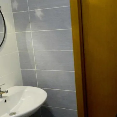 Crispi Nocleg ze śniadaniem 2*